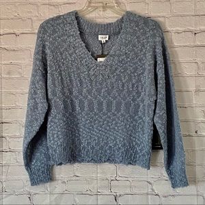 LE LIS DUST BLUE TEXTURED YARN V NECKLINE SWEATER SIZE SMALL
